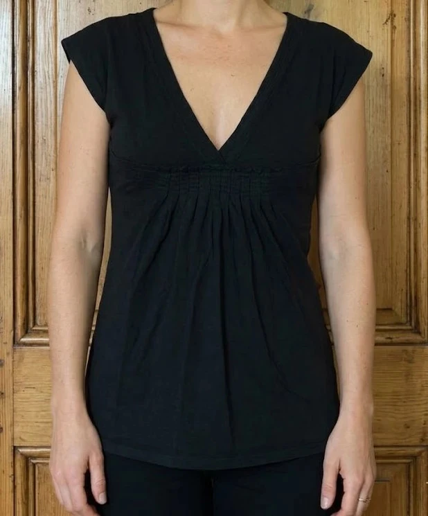 haut noir décolleté en v